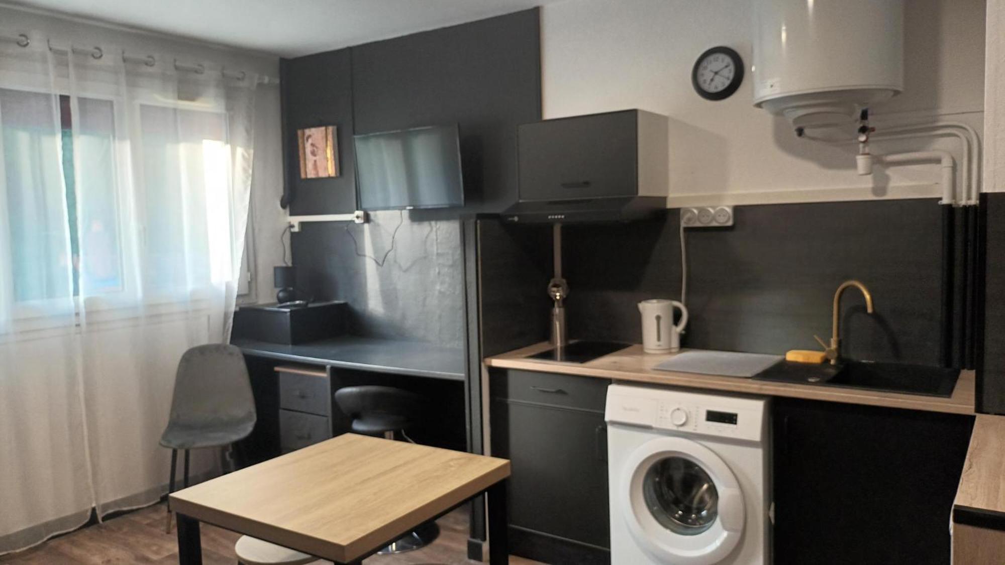 Appartement T1 Proche De Vulcania Pontaumur Zewnętrze zdjęcie